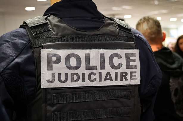 Val-de-Marne : வீட்டில் இருந்தவர்களை கட்டிவைத்துவிட்டு - €100,000 கொள்ளை!!